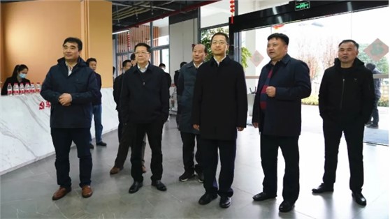 謝衛(wèi)江調(diào)研馬欄山視頻文創(chuàng)產(chǎn)業(yè)園展示中心：優(yōu)化文化產(chǎn)品供給 促進(jìn)文旅體消費(fèi)增長(zhǎng)